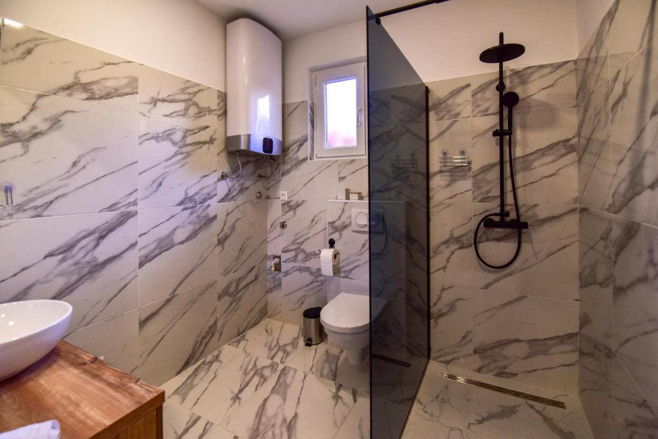 Apartman Sara *
